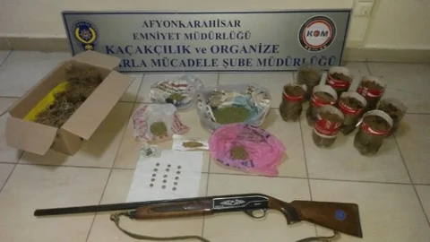 Afyonkarahisar'da Esrar Ve Tarihi Eser Ele Geçirildi