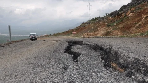 Adıyaman'da Karayolu Çöktü