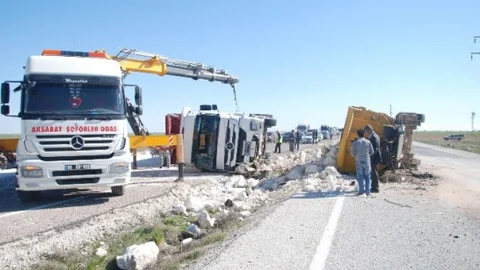 Aksaray'da Kamyon Çarpıştı