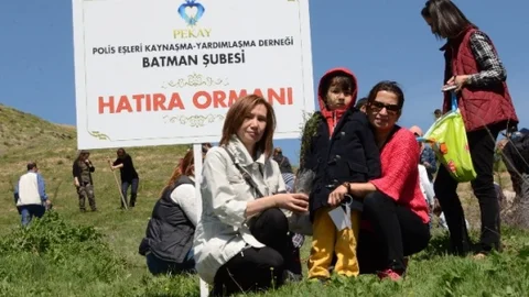 Batman'da Polis Eşleri Fidan Dikti