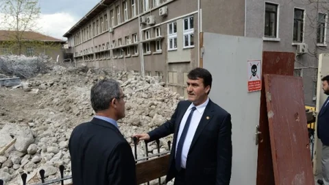 Bursa'da Depreme Dayanıklı Olmayan Bina Yıkıldı