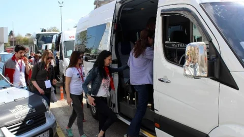 Nemrut Dağı'na Giden Turistlere Kar Engeli