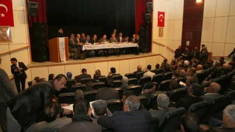 Erzurum Hınıs'ta Muhtarlarla Toplantı