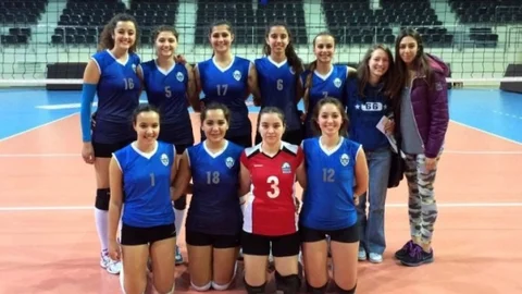 Foça'da Voleybol Takımı Başarılı Başladı
