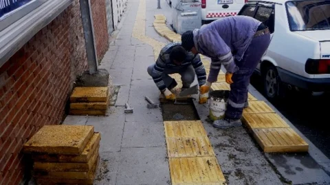 Bilecik’te Görme Engelliler İçin Taş Değişimi Yapılıyor