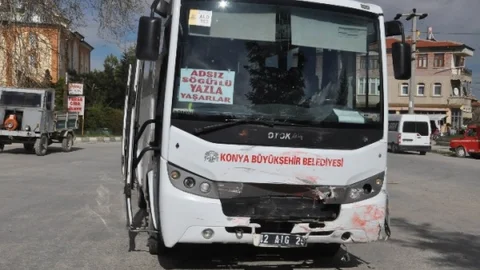Konya'da Otobüs ve Otomobil Çarpıştı