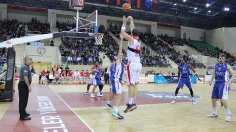 NSK Eskişehir Basket, Efes'i Yendi