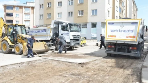 Erzurum Yakutiye'de Asfalt Yama Çalışmaları