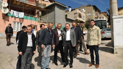 İzmit'te Mahalle Gezisi Devam Ediyor
