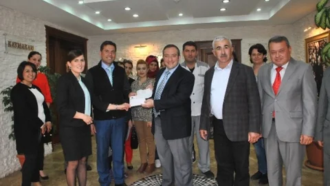 Antalya'da Ekmek Arası Köfte Satışı