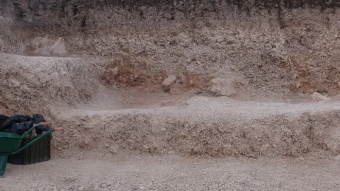 Bilecik'te Kazı Çalışmasında Tarihi Mezarlar Bulundu