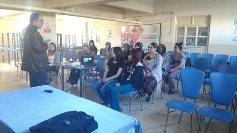 Gediz'de Öğrencilere Seminer Düzenlendi