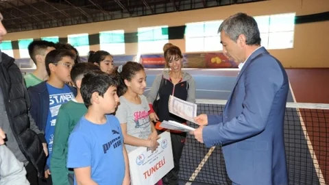 Trabzon'da Küçükler Tenis Turnuvası