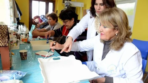 Muratpaşa'da Yaşlılardan Öğrencilere Destek