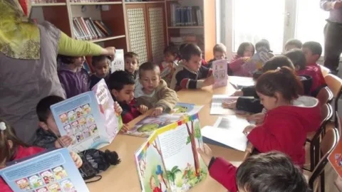 Kütahya'da Minik Öğrenciler Kütüphaneyi Ziyaret Etti