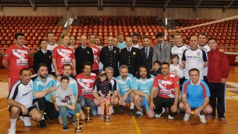 Samsun'da Voleybol Turnuvası Şampiyonu Koruma Şube