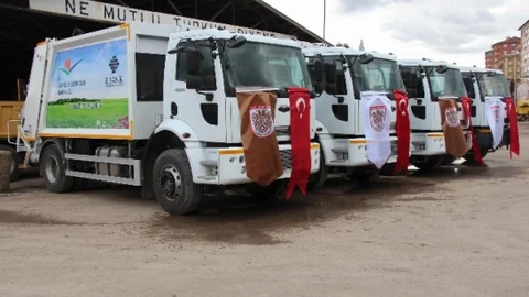 Sivas'ta Çöp Toplama Araçları Alındı