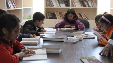 Dicle Elektrik'ten Verimli Köyüne Kütüphane