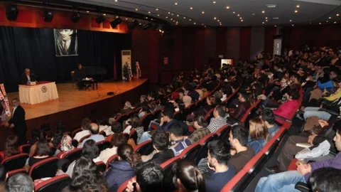 Ataol Behramoğlu ve Haluk Çetin Sahne Aldı