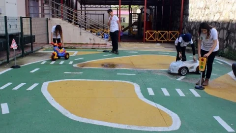 İzmir'de Gençlerden Trafik Bilinci Projesi