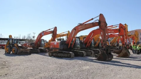 Van Büyükşehir Belediyesi Yeni İş Makinesi Kiraladı