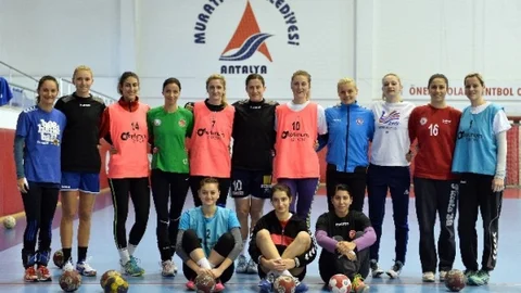 Muratpaşa'nın Hentbol Yolculuğu Devam Ediyor