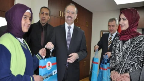 Muş'ta Başarılı Öğrencilere Ödül Verildi