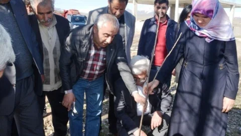 Erciş'te Meyve Fidanı Dikimi Yapıldı