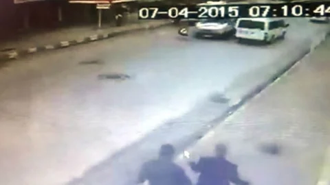 Hatay'da Öğrenciye Minibüs Çarptı