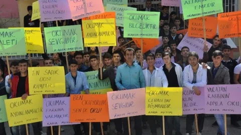 Kahta'da Kitap Okuma Yürüyüşü