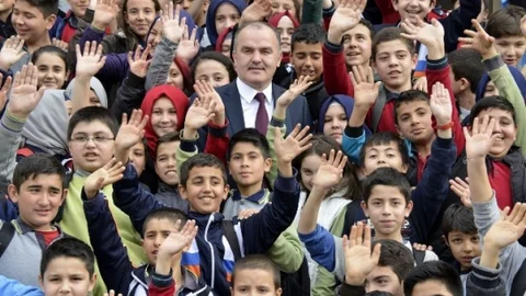 Denizli'de 23 Bin Öğrenciye Diş Fırçası Dağıtımı