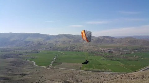 Yozgat’ta Yamaç Paraşütü Eğlencesi