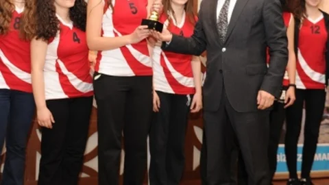 Tuzla'da Bilinçli Gençler Ödüllendirildi