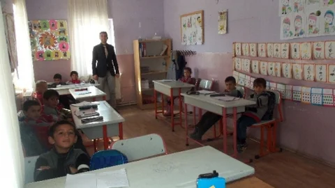 Erzurum'da Okul Sıraları Yenilendi