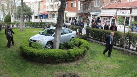 Edirne'de Bayan Sürücü Kaza Yaptı