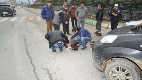 Bursa'da Simitçiye Araç Çarptı