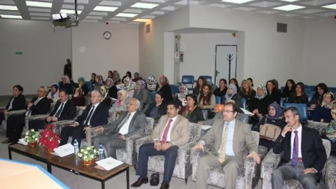 Kadın Çiftçiler Tarımda Yenilikleri Öğreniyor