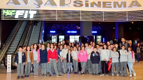 Adana'da Öğrenciler "Son Mektup" Filmi İzledi