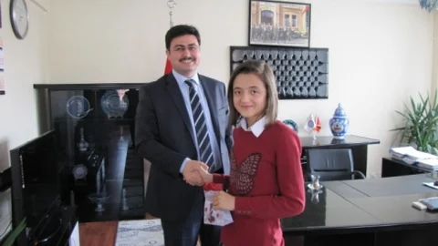 Kaymakam Savran Öğrencileri Ödüllendirdi
