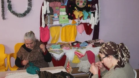 Ağrı'daki Engelli Vatandaşlar El İşleriyle Mutlu Oluyor