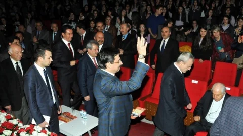 Nuri Pakdil Keçiören'de Gençlerle Buluştu