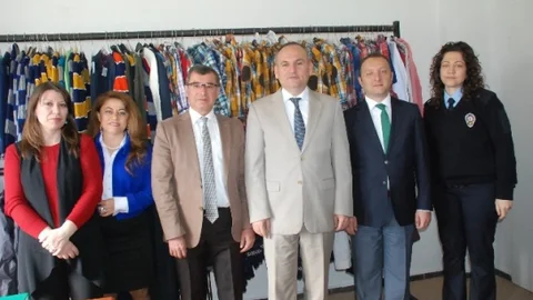 Didim'de Öğrencilere Kıyafet Yardımı