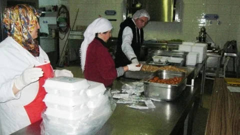 İzmit'te Cenaze Evlerine Yemek Hizmeti