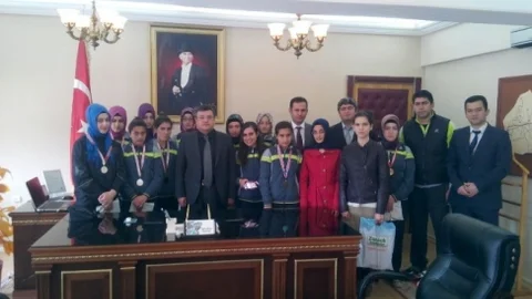 Pasinler'de Atletizm Başarısı Kutlandı