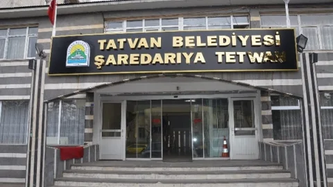 Tatvan Belediyesi'nden Çift Dilli Tabela Uygulaması