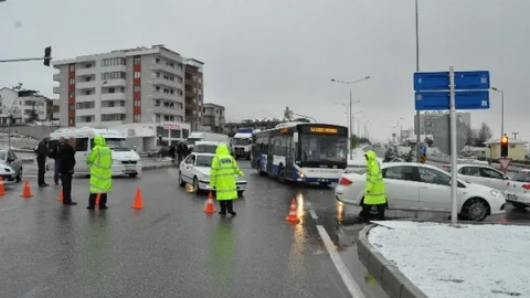 Denizli'de Nisan Ayında Kar Yağdı