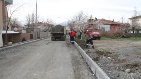 Erzincan'da Asfalt Çalışmaları Sürüyor