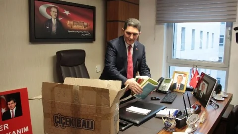 Milletvekilleri Meclis'ten Ayrılıyor