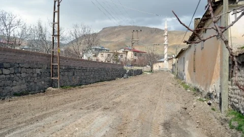 Adilcevaz'da Yol Çalışmaları Başladı