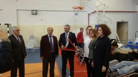 Adana'da Kan Bağışı Yarışması